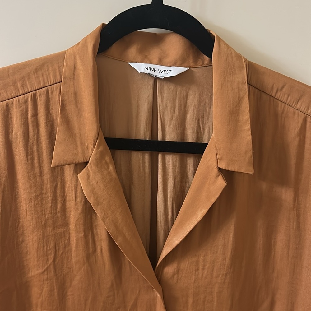 Button down blouse - Picture 2 of 3